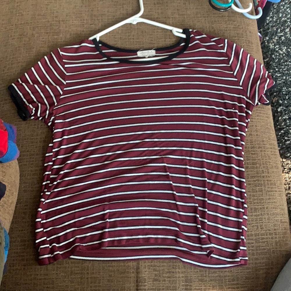 Short sleeve thin burgundy striped shirt